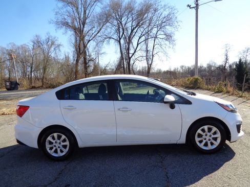 Used 2017 Kia Rio LX image 4