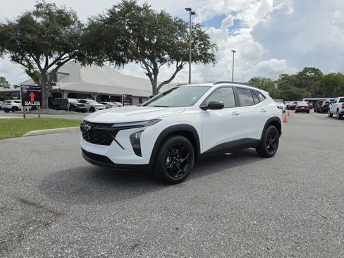 New 2026 Chevrolet Trax LT w/ Sunroof Package FWD image 10