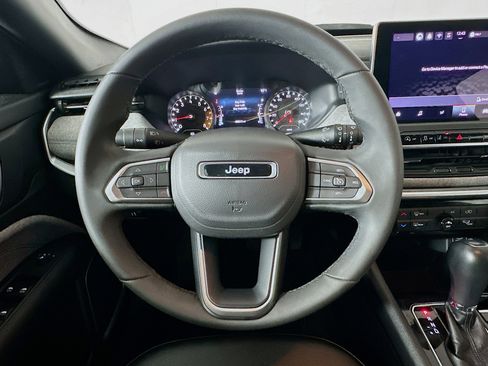 Used 2024 Jeep Compass Latitude image 18