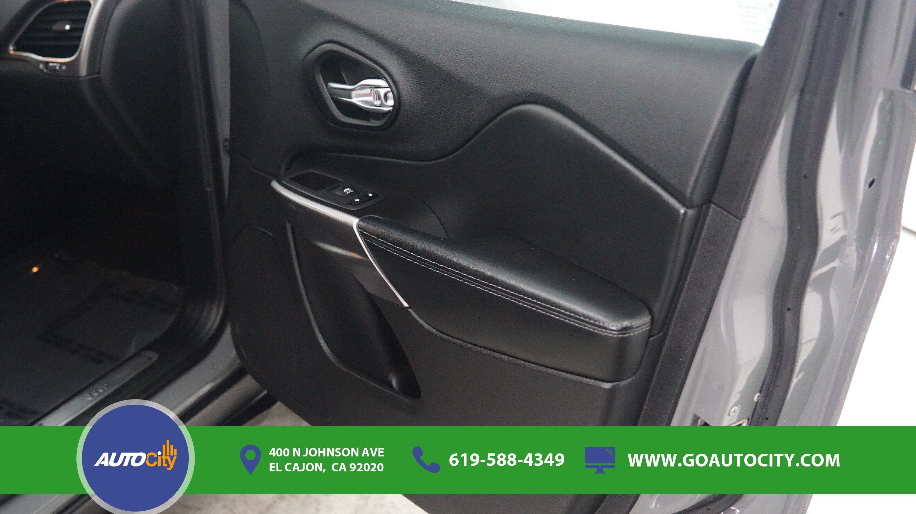 Used 2021 Jeep Cherokee Limited w/ Elite Package FWD image 17