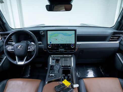 Used 2024 Lexus GX 550 w/ Accessory Package (2T) AWD/4WD image 8