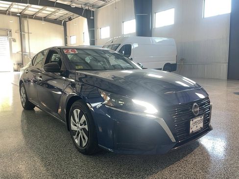 Used 2024 Nissan Altima 2.5 S FWD image 1