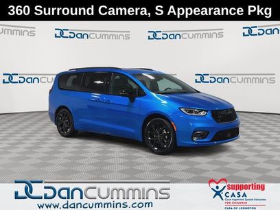 New 2026 Chrysler Pacifica Select w/ S Appearance Package