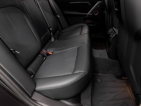 Used 2026 BMW M5 w/ Executive Package AWD/4WD image 34