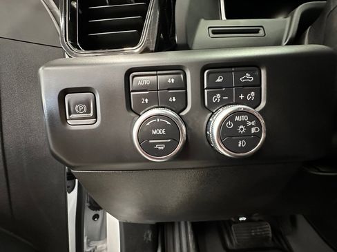 Used 2023 GMC Sierra 1500 AT4 image 23