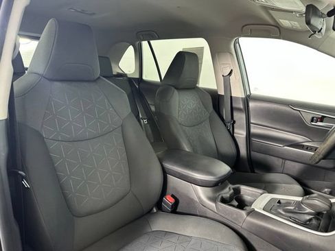 Used 2021 Toyota RAV4 XLE AWD/4WD image 26