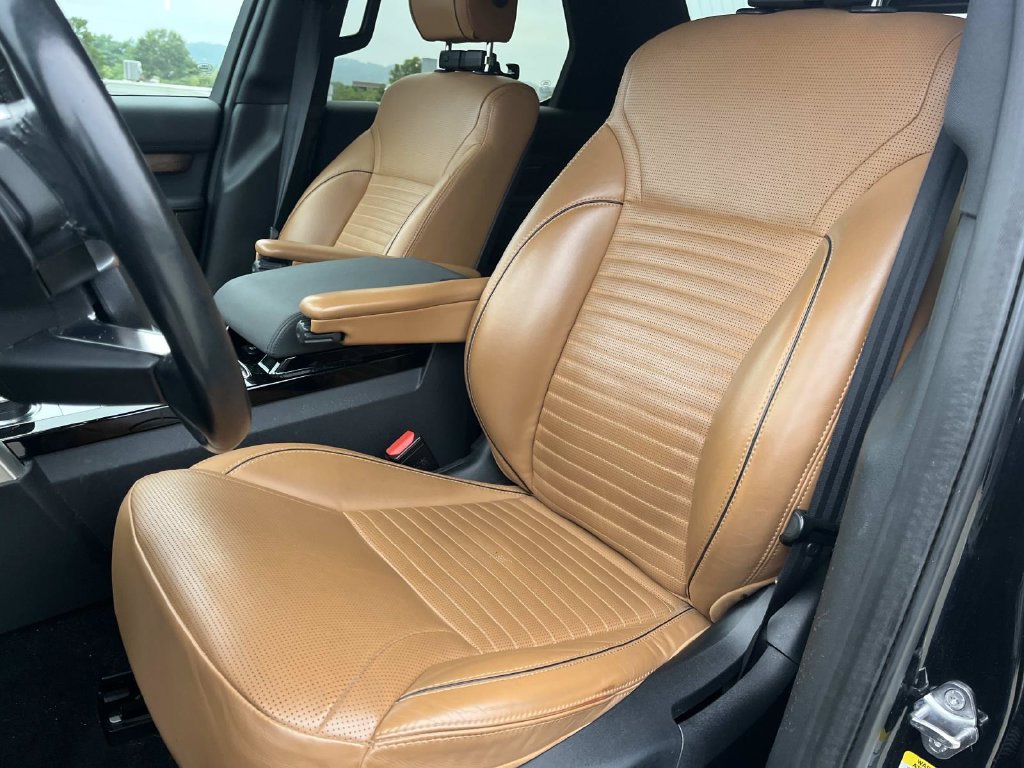 Used 2019 Land Rover Discovery HSE AWD/4WD image 12