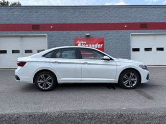 Used 2024 Volkswagen Jetta SE FWD video 2