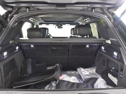 Used 2025 Land Rover Range Rover Autobiography image 23
