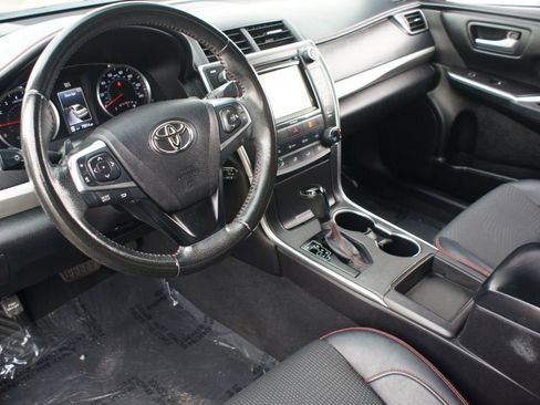 Used 2016 Toyota Camry SE image 12