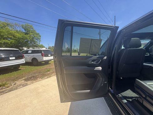 Used 2023 Chevrolet Suburban High Country AWD/4WD image 30
