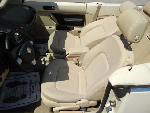 Used 2005 Volkswagen Beetle GLS image 2