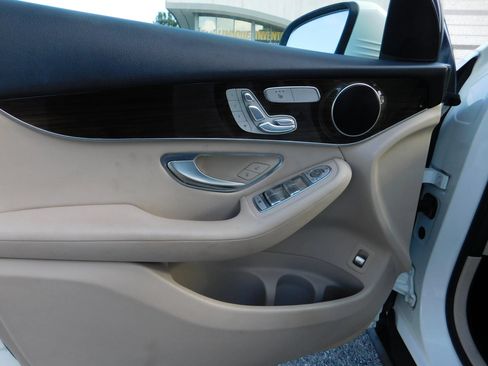 Used 2019 Mercedes-Benz GLC 300 4MATIC w/ Parking Assistance Package image 18