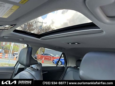 Used 2023 Kia Niro EX Touring image 23