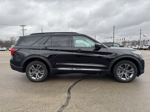 Used 2025 Ford Explorer Active w/ Active Comfort Package image 8