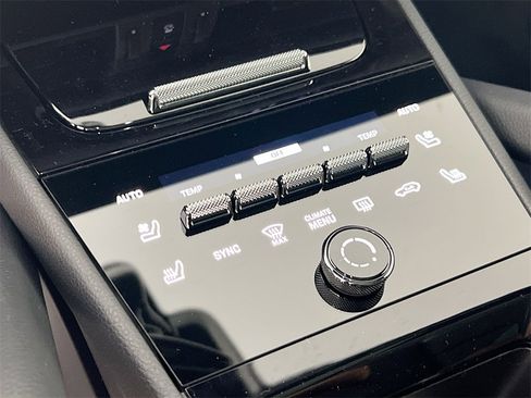 New 2026 Porsche Cayenne Base image 18