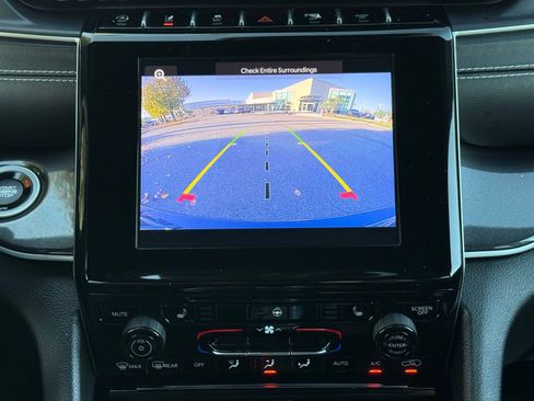 Used 2022 Jeep Grand Cherokee Altitude image 28