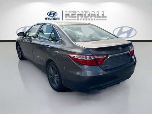 Used 2017 Toyota Camry SE image 4