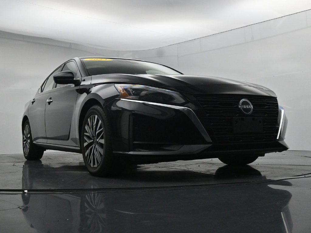 Used 2023 Nissan Altima 2.5 SV FWD image 32