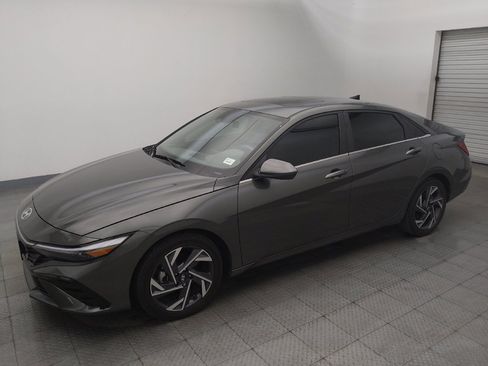 Used 2025 Hyundai Elantra SEL FWD image 2