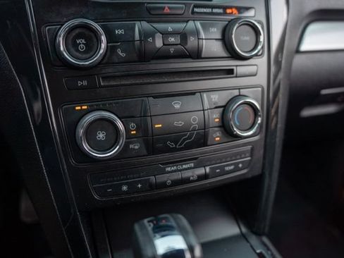 Used 2017 Ford Explorer XLT AWD/4WD image 22