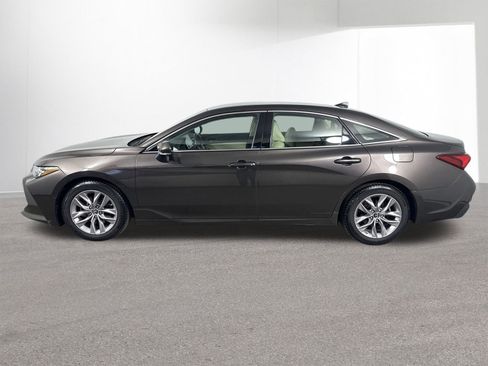 Used 2019 Toyota Avalon XLE image 29