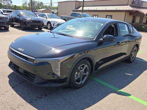 Used 2025 Kia K4 FWD image 3