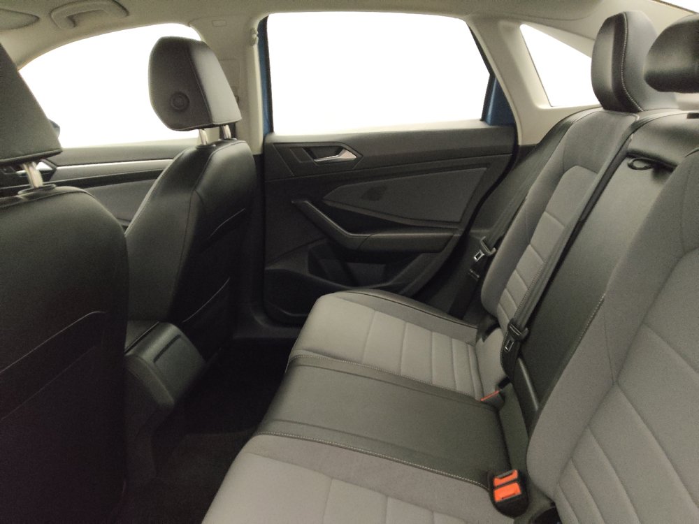 Used 2025 Volkswagen Jetta SE FWD image 18