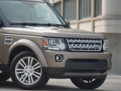 Used 2015 Land Rover LR4 HSE LUX image 14