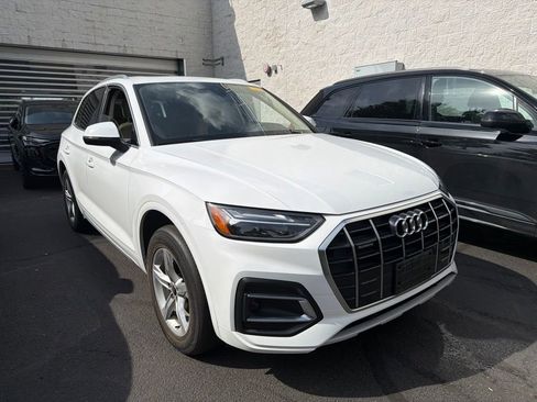 Used 2022 Audi Q5 2.0T Premium w/ Convenience Package AWD/4WD image 3