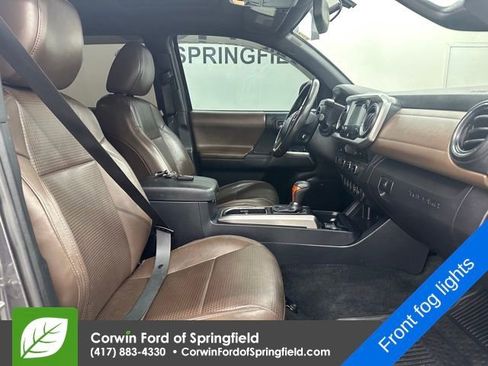 Used 2016 Toyota Tacoma Limited image 8