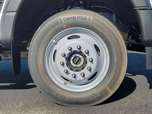 New 2026 Ford F550 4x4 Crew Cab image 5