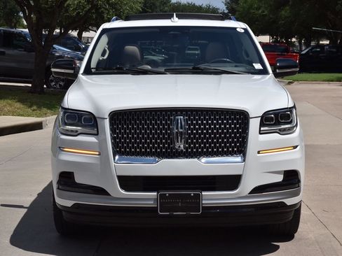 Used 2022 Lincoln Navigator Reserve AWD/4WD image 3