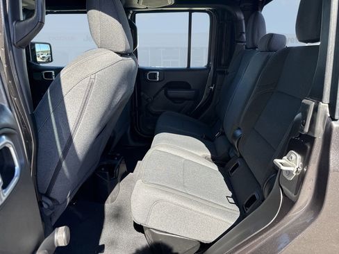 Used 2024 Jeep Gladiator Sport image 13