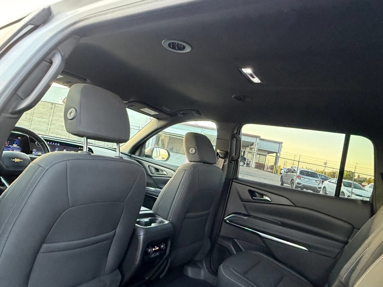Used 2025 Chevrolet Traverse LT FWD image 34