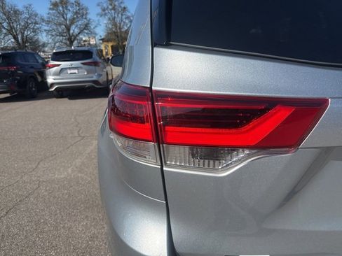Used 2019 Toyota Highlander XLE image 10