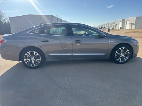 Used 2017 Buick LaCrosse Preferred image 4