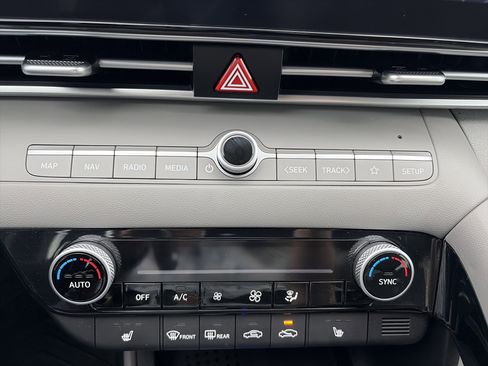 Used 2023 Hyundai Elantra SEL w/ Convenience Package image 23