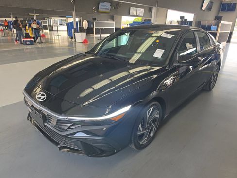 Used 2025 Hyundai Elantra SEL FWD image 1