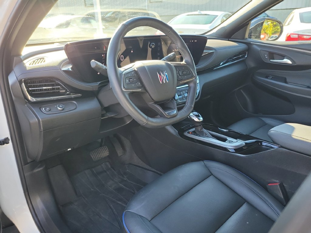 Used 2025 Buick Envista Sport Touring w/ Experience Buick Package FWD image 27