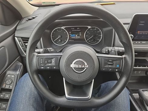 Used 2024 Nissan Rogue SV image 14