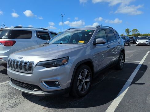 Used 2019 Jeep Cherokee Limited image 3
