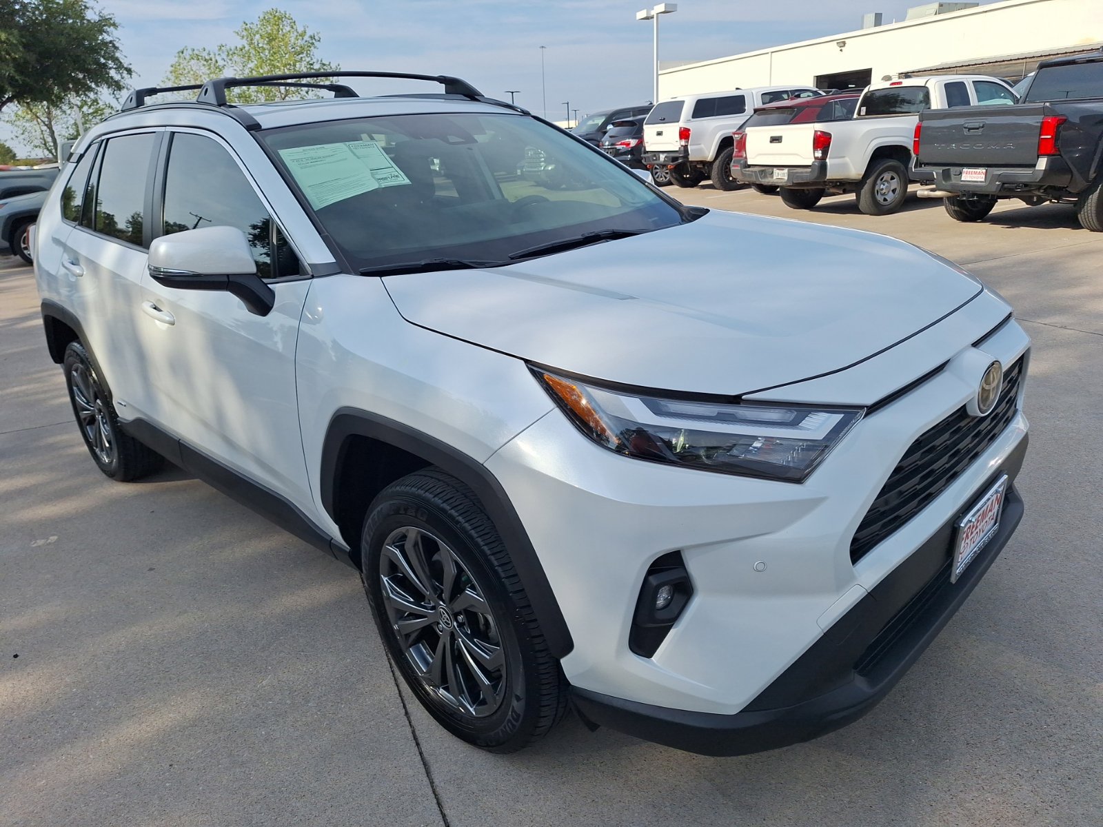Used 2025 Toyota RAV4 XLE Premium w/ Weather Package AWD/4WD image 8