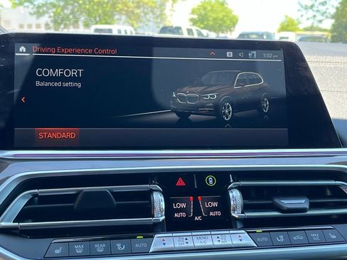 Used 2022 BMW X5 xDrive40i w/ Premium Package AWD/4WD image 39