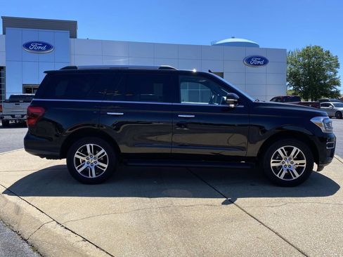Used 2024 Ford Expedition Limited AWD/4WD image 2