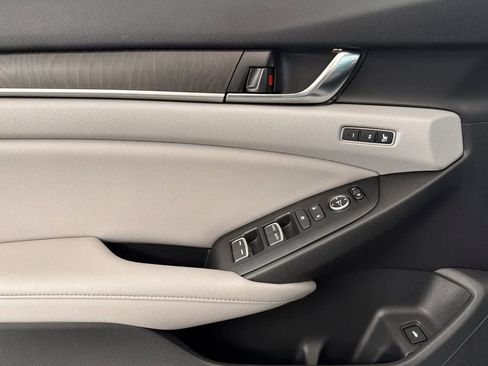 Used 2020 Honda Accord Touring image 12