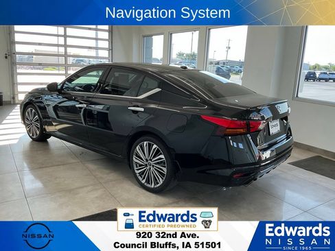 Used 2024 Nissan Altima 2.5 SL FWD image 6