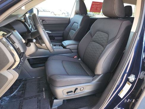 Certified 2025 Nissan Pathfinder SV image 12