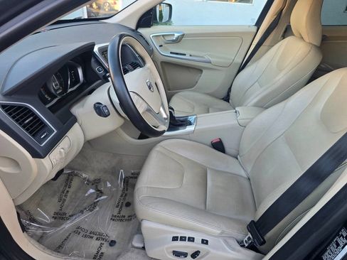 Used 2016 Volvo XC60 T5 Premier w/ Technology Package AWD/4WD image 8