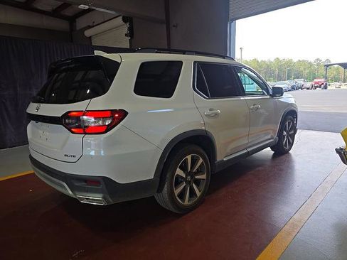 Used 2025 Honda Pilot Elite image 13